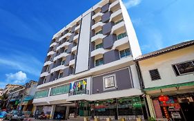 The Holidays Hill Betong